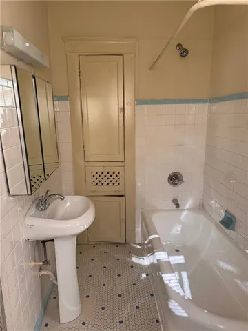$1,190 | 1507 Napoleon Avenue, Unit 304, New Orleans, LA 70115