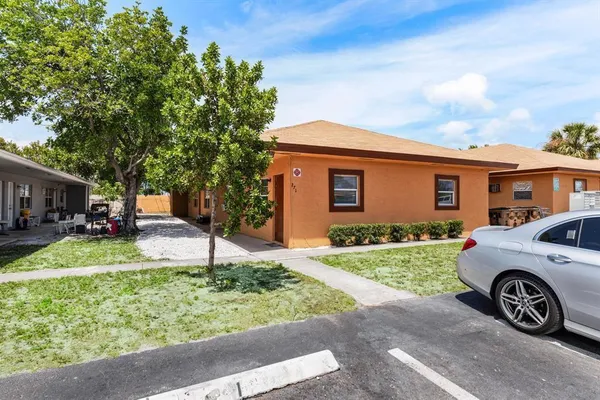 $1,600 | 271 Southwest 1st Street, Unit 14, Deerfield Beach, FL 33441