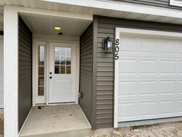 $234,900 | 805 Tomahawk Court, Madison Lake, MN 56063