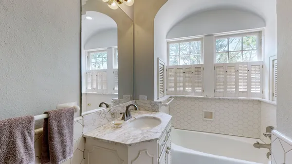 $465,000 | 1007 Poplar Street, Murray, KY 42071