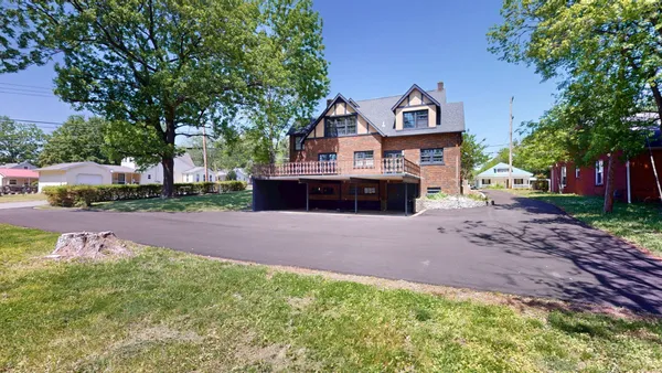 $465,000 | 1007 Poplar Street, Murray, KY 42071