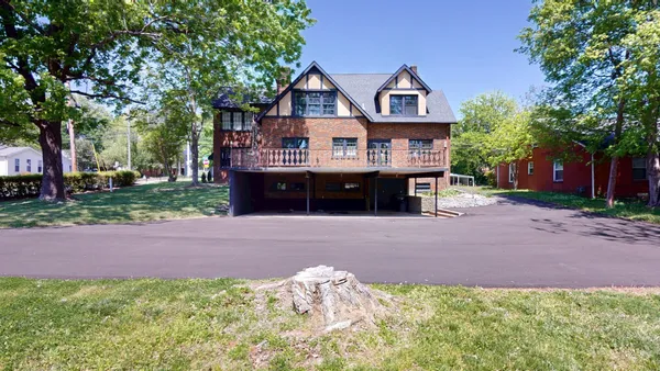 $465,000 | 1007 Poplar Street, Murray, KY 42071