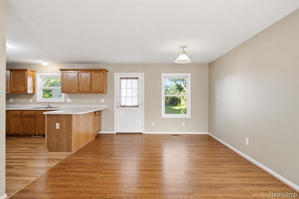 4118 Devon Road Royal Oak, MI 48073 - Photo 7 of 25