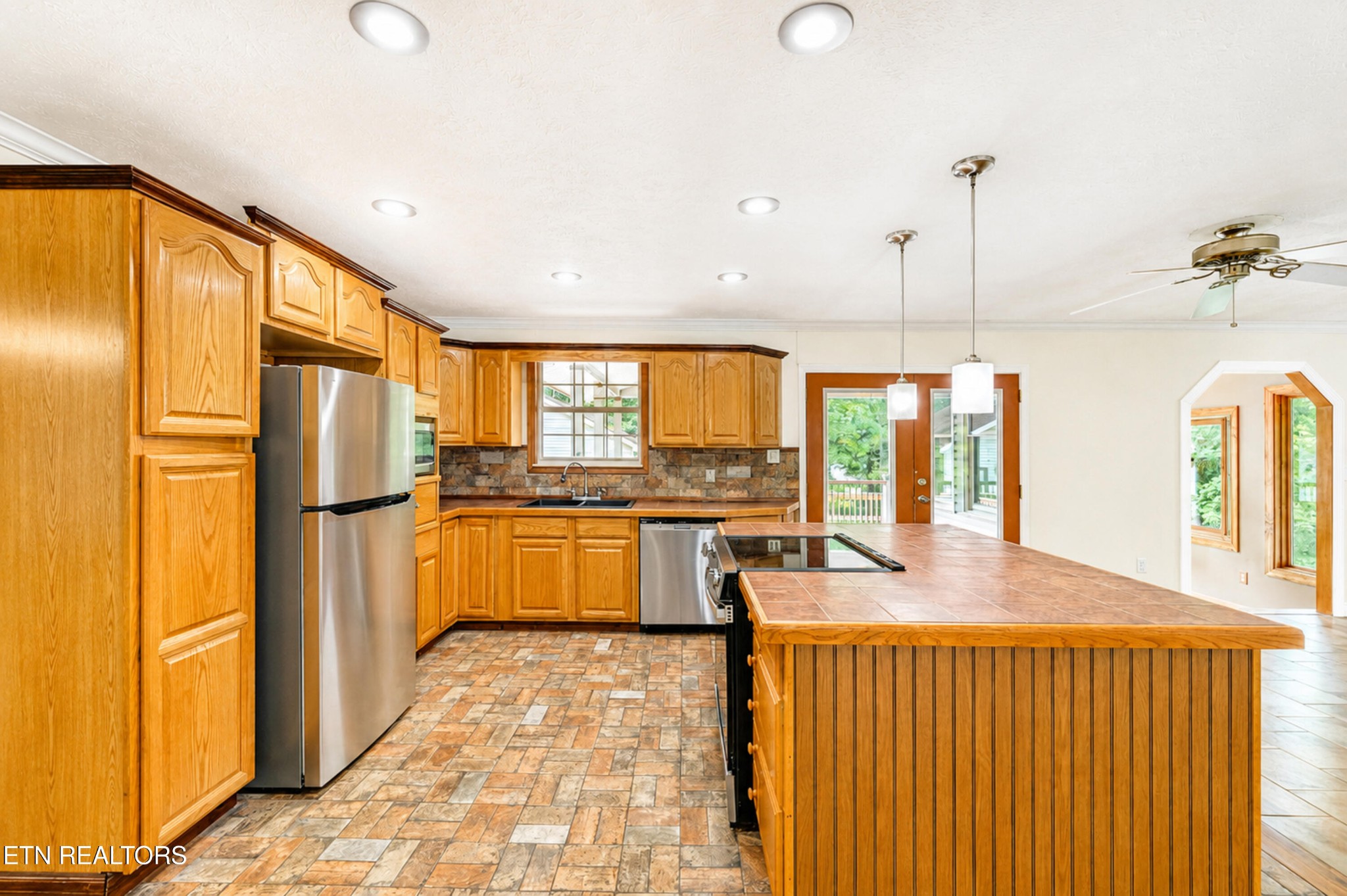 217 Wakefield Road Knoxville, TN 37922 - Photo 5 of 40 Gallery Image 5