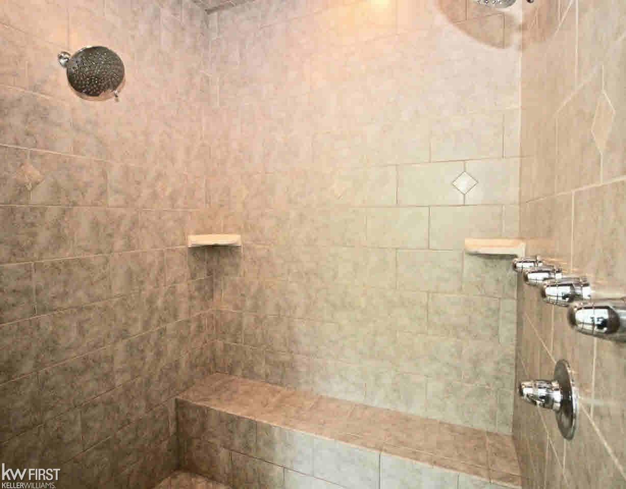 9147 Faussett Road Fenton, MI 48430 - Photo 41 of 58 21340961-40.JPG