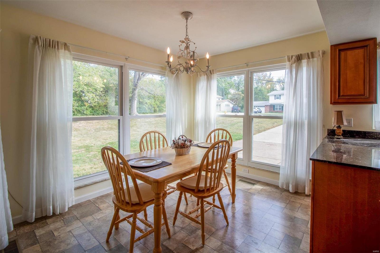 400 Mayfair Drive Ballwin, MO 63011 - Photo 11 of 65