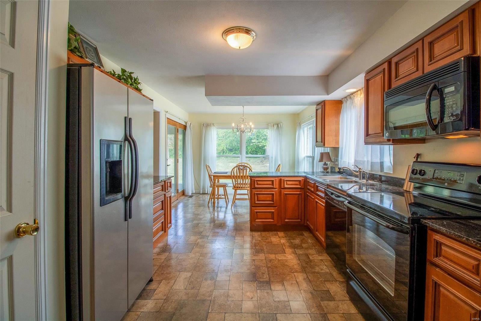 400 Mayfair Drive Ballwin, MO 63011 - Photo 4 of 65