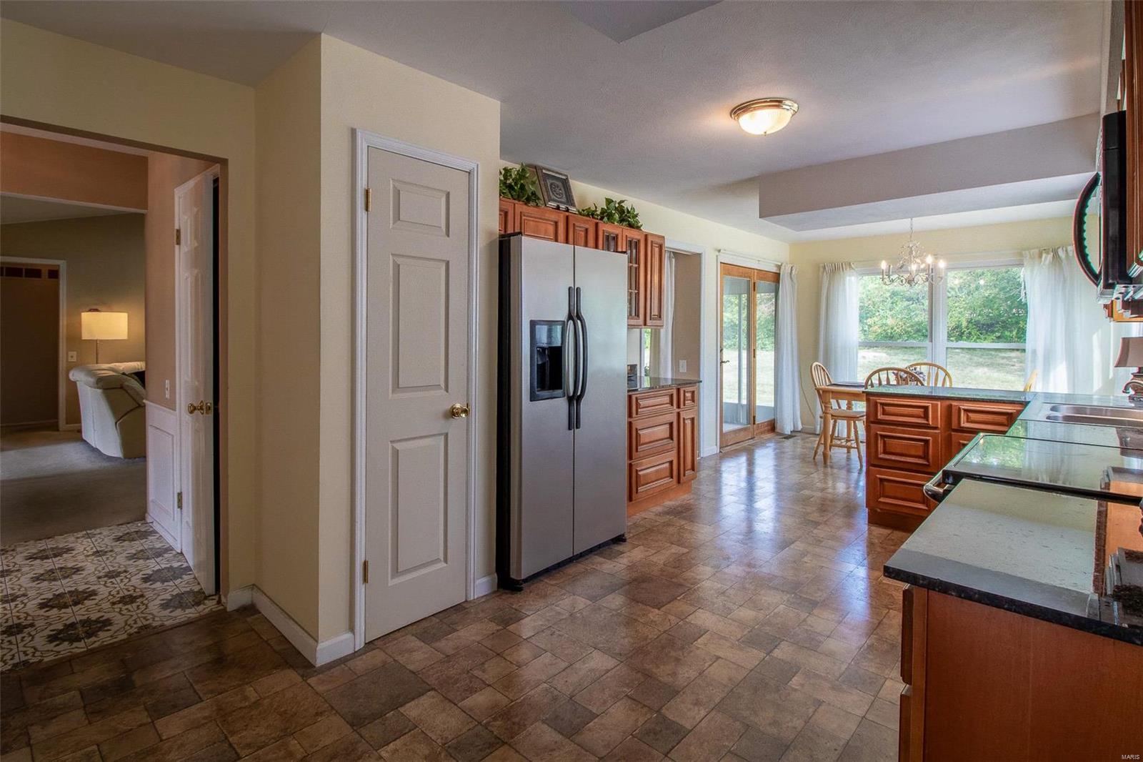 400 Mayfair Drive Ballwin, MO 63011 - Photo 5 of 65