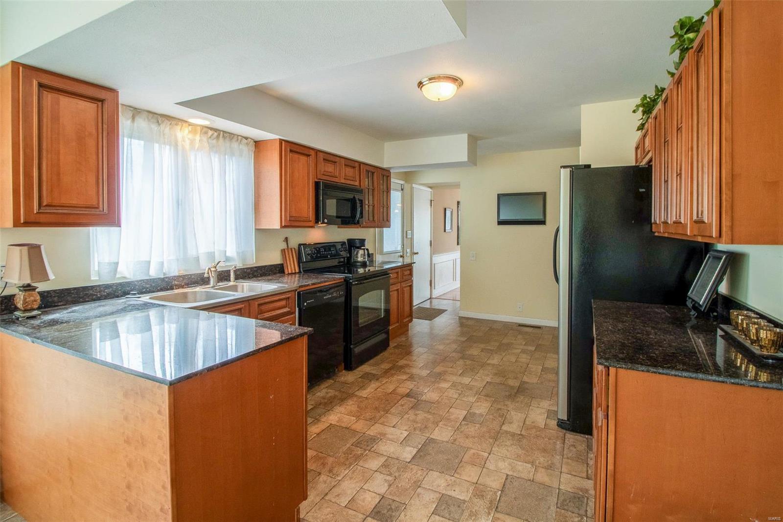 400 Mayfair Drive Ballwin, MO 63011 - Photo 6 of 65