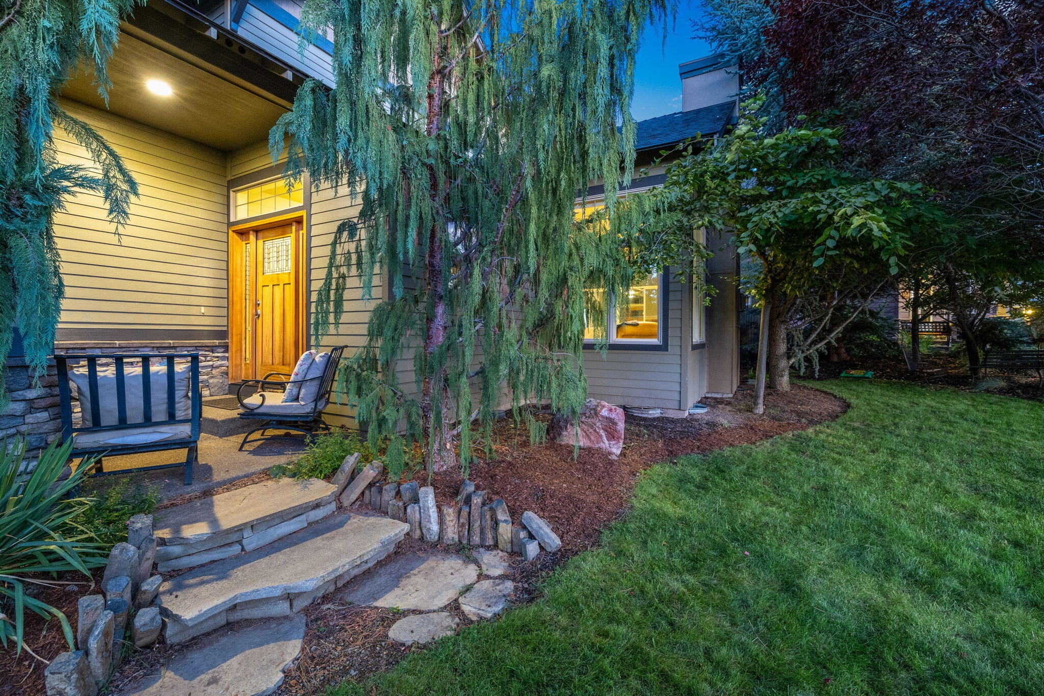 19601 Hollygrape Street Bend, OR 97702 - Photo 4 of 39 Porch_stone walk way