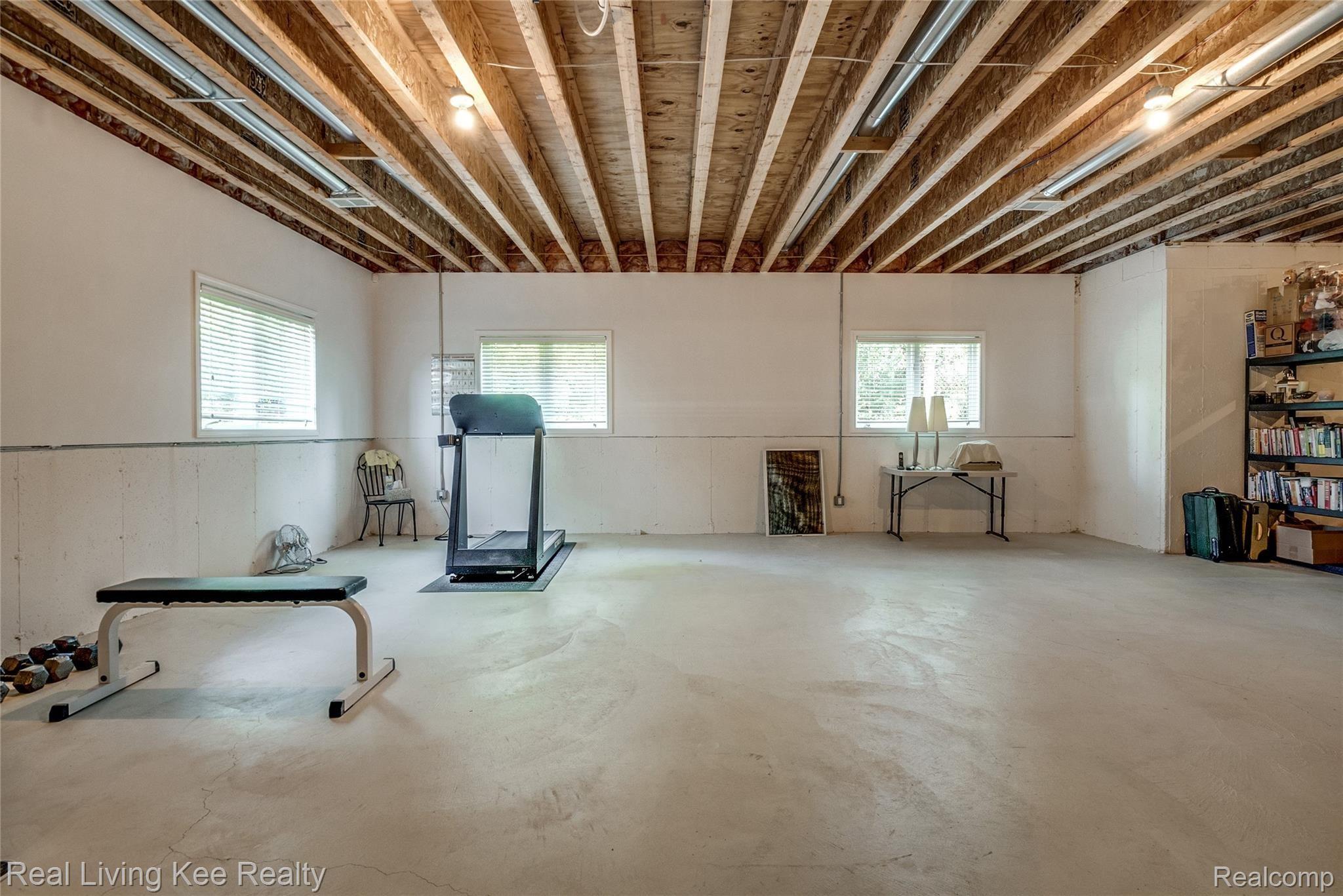 563 Wellington Circle Rochester, MI 48309 - Photo 68 of 68 Interiors (59 of 62).jpg