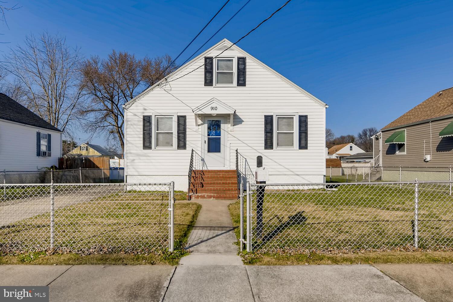 910 Woodlynn Road Baltimore, MD 21221 - Photo 2 of 35 Front