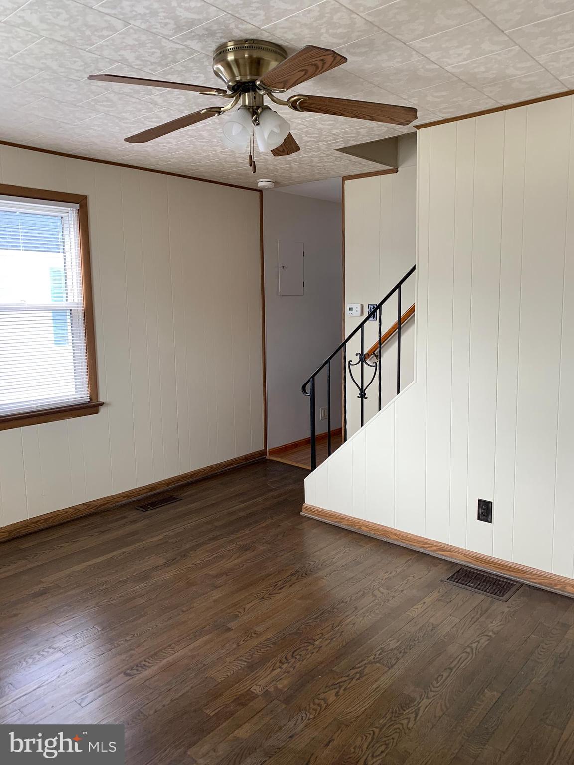 910 Woodlynn Road Baltimore, MD 21221 - Photo 17 of 35