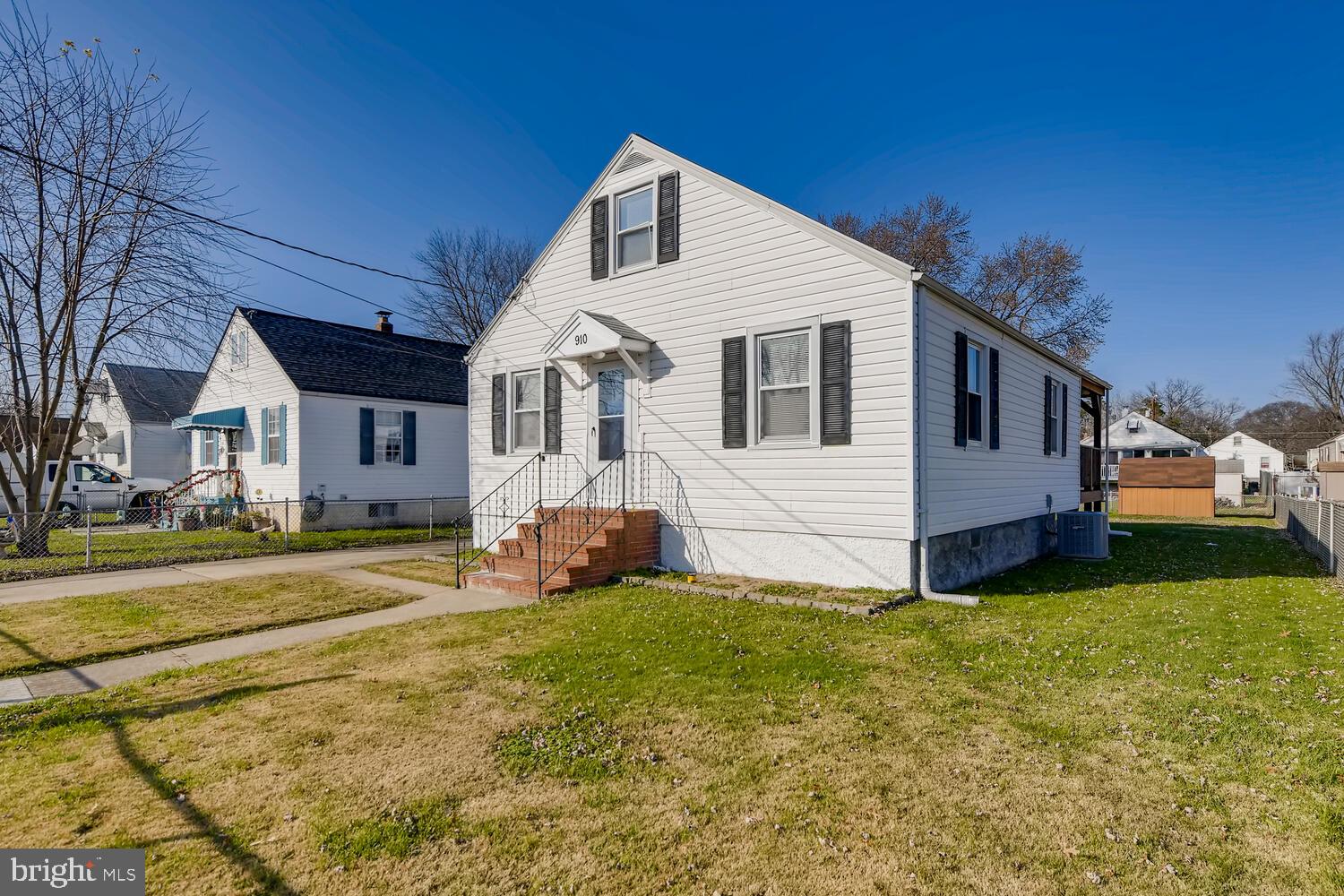 910 Woodlynn Road Baltimore, MD 21221 - Photo 3 of 35 Front