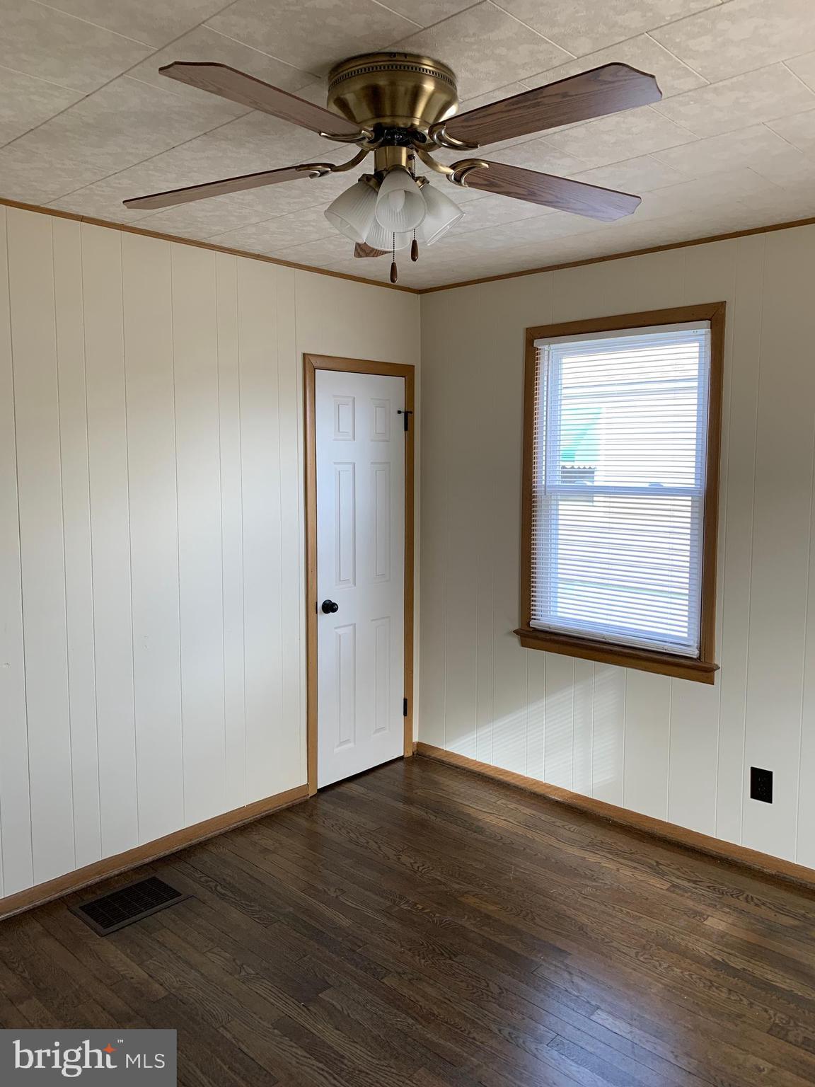 910 Woodlynn Road Baltimore, MD 21221 - Photo 22 of 35