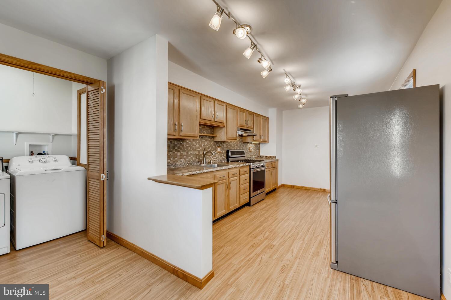 910 Woodlynn Road Baltimore, MD 21221 - Photo 6 of 35 Kitchen