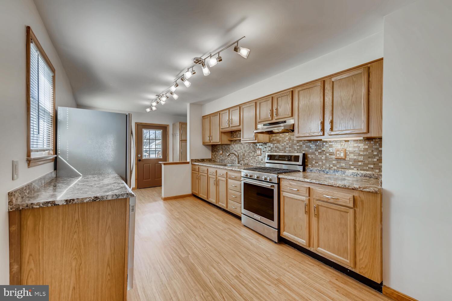 910 Woodlynn Road Baltimore, MD 21221 - Photo 7 of 35 Kitchen