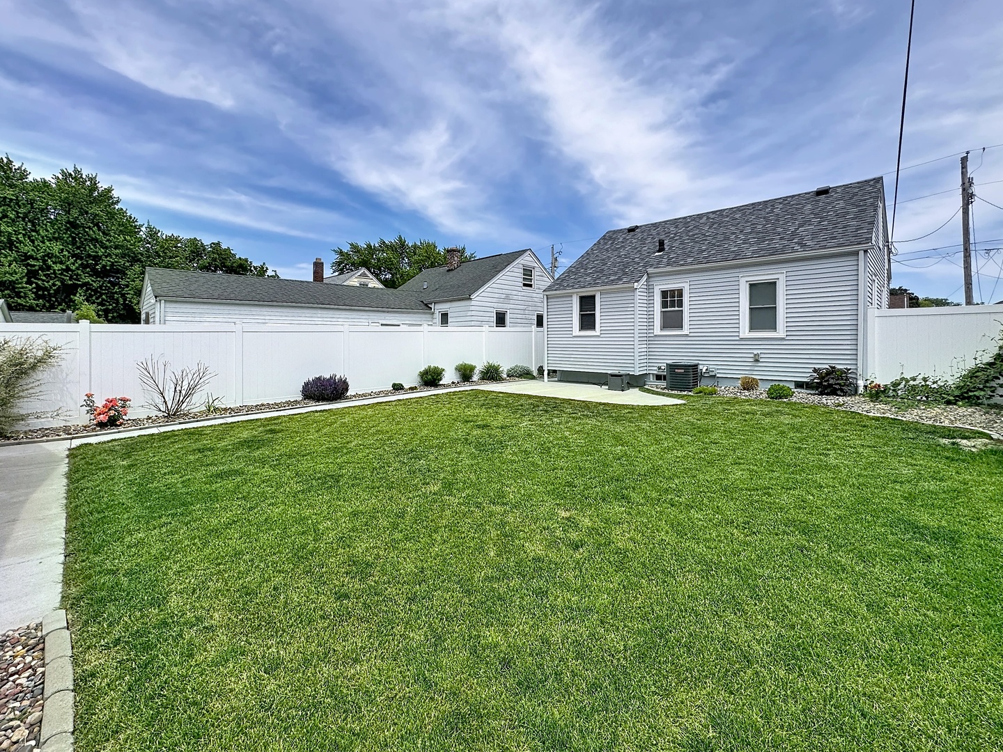 1841 32nd Street Moline, IL 61265 - Photo 20 of 24 a house view with a garden space