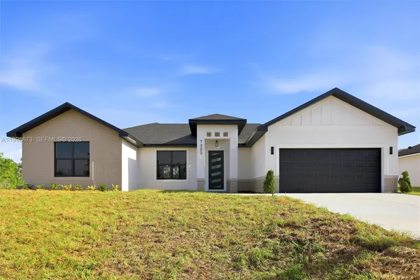 $389,900 | 7322 Granada Boulevard, Sebring, FL 33872