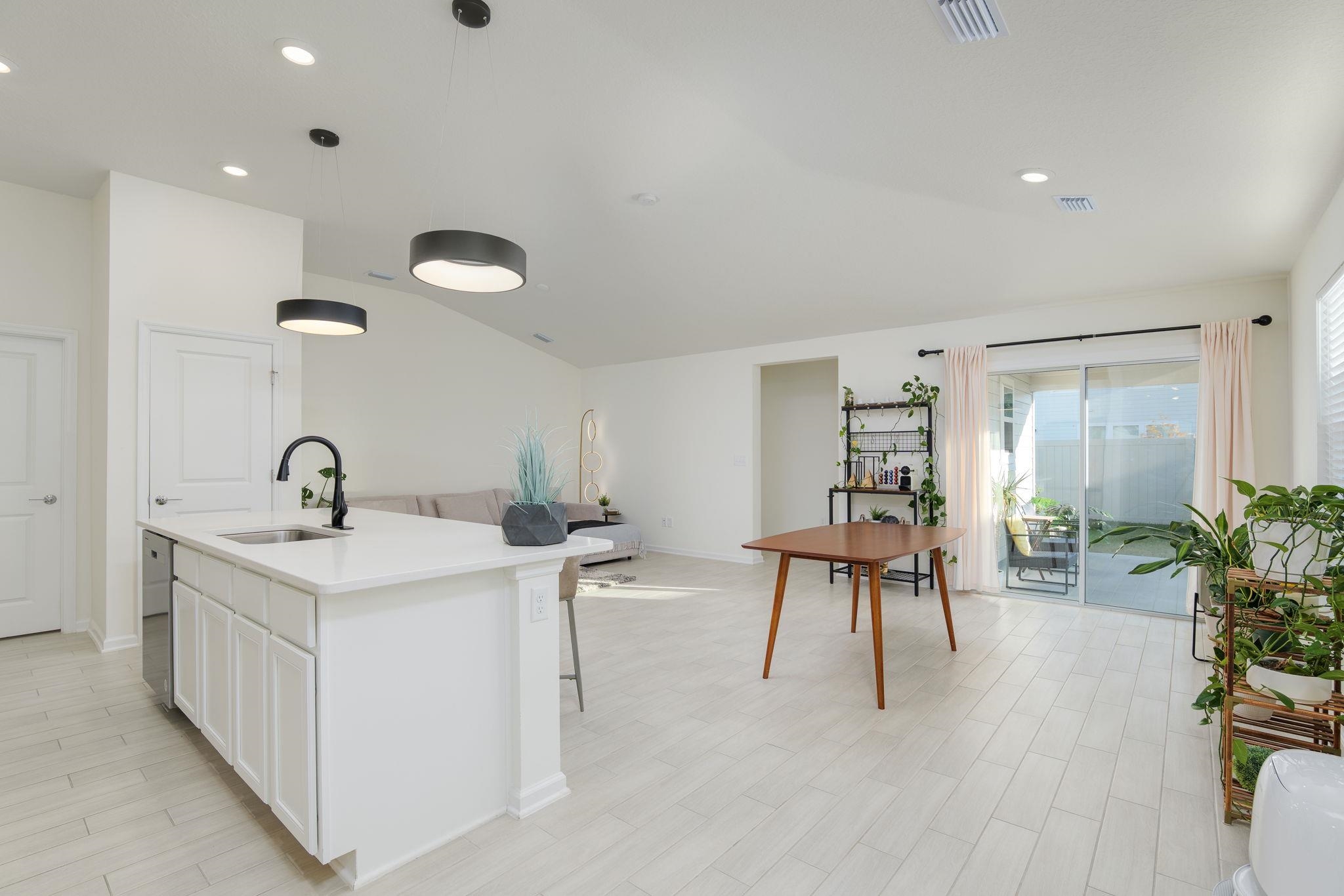 28 Peace River Road St. Johns, FL 32259 - Photo 42 of 42 a living room with furniture and white walls