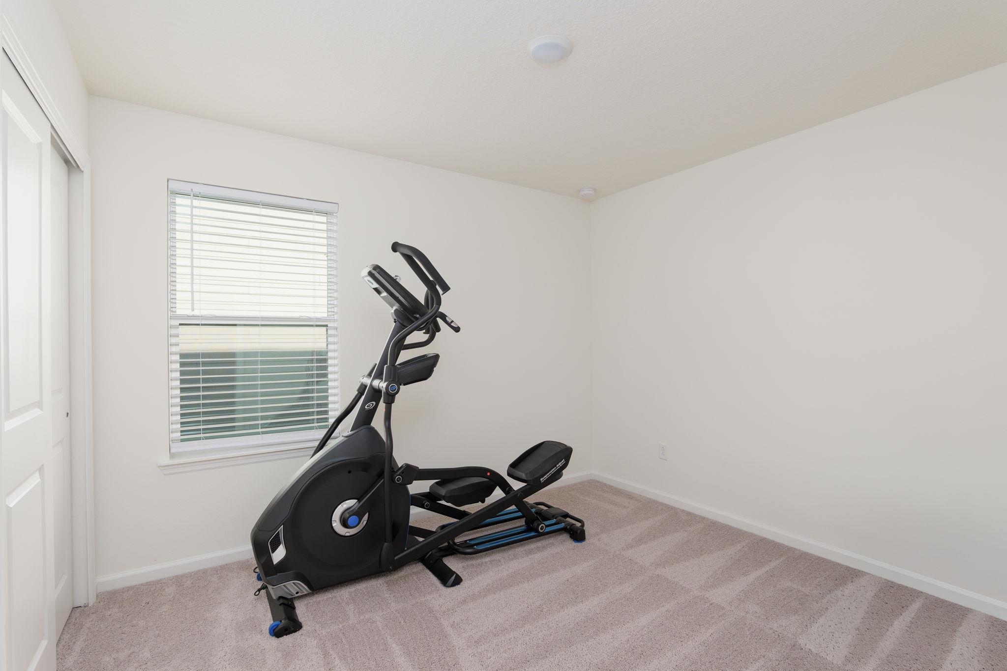 28 Peace River Road St. Johns, FL 32259 - Photo 20 of 41 a room with gym equipment and a window