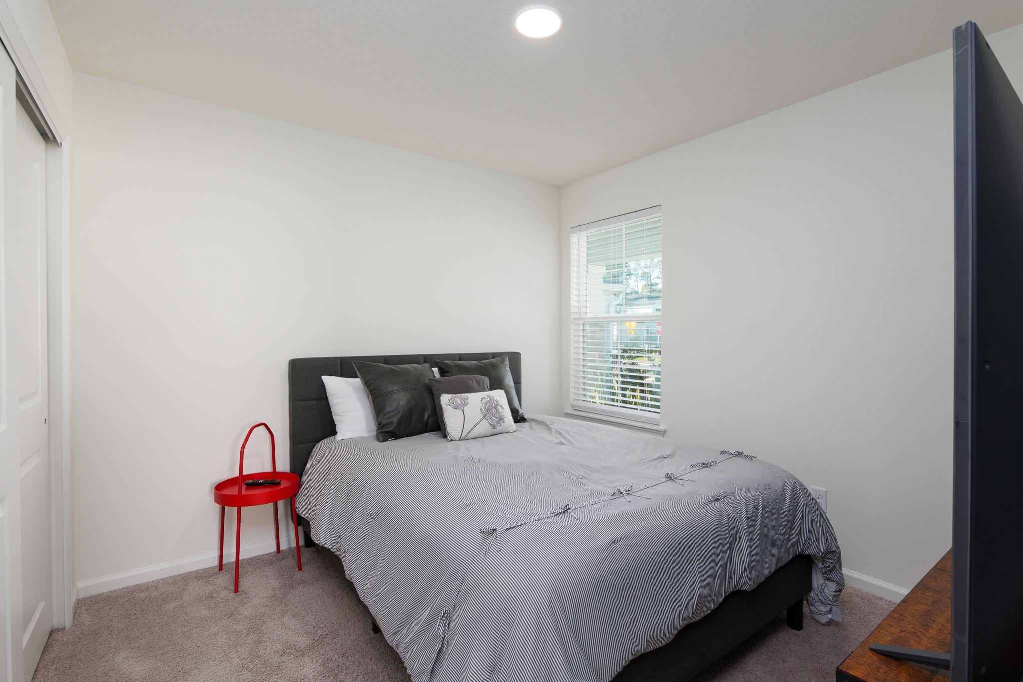 28 Peace River Road St. Johns, FL 32259 - Photo 27 of 42 a bedroom with a bed and a lamp next to a window