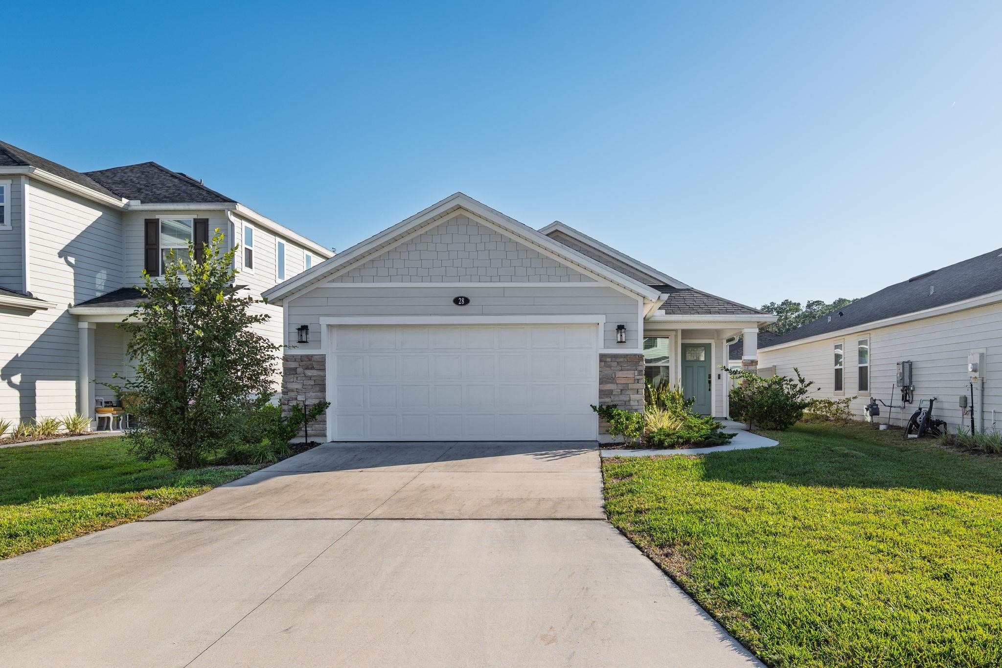 28 Peace River Road St. Johns, FL 32259 - Photo 7 of 42 a front view of house with yard and green space