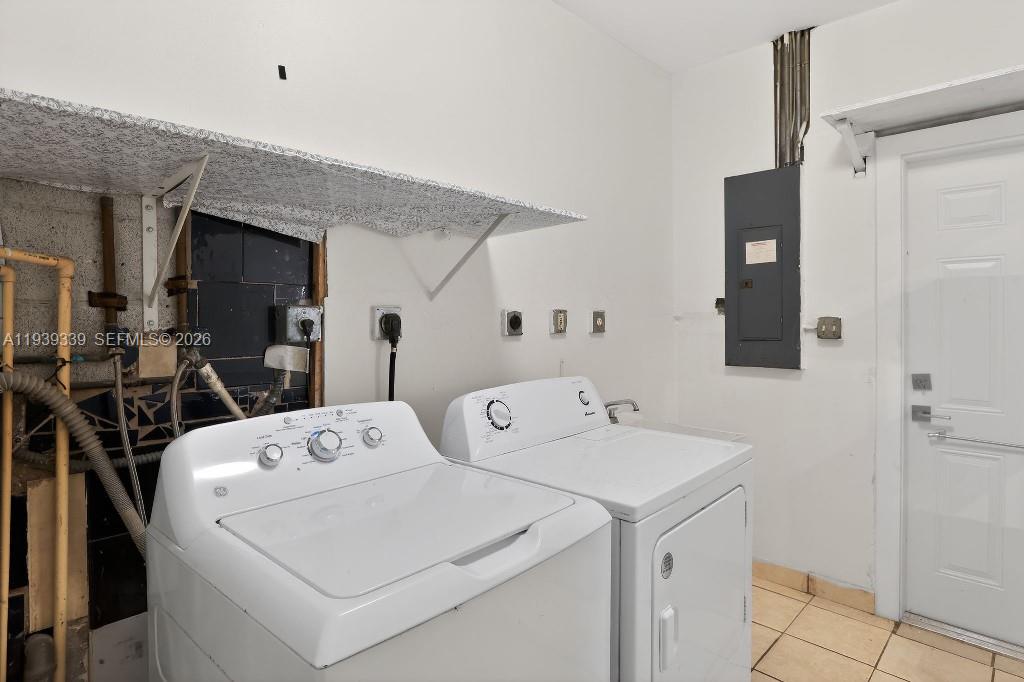 9900 Southwest 164th Terrace Miami, FL 33157 - Photo 27 of 44 a utility room with dryer and washer