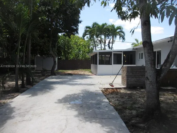 a view of a house with backyard and sitting area