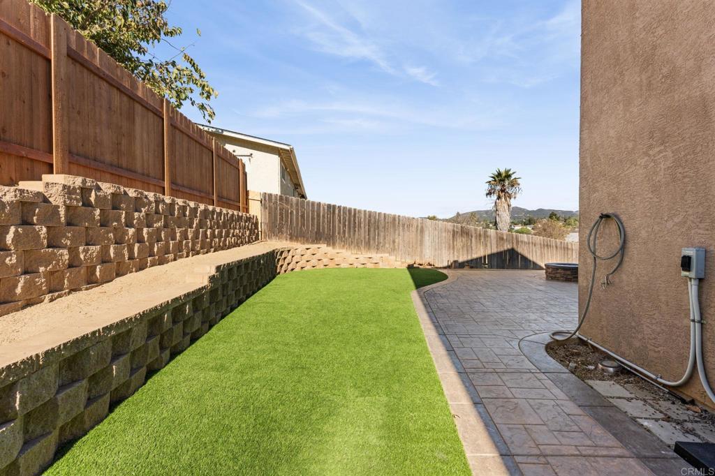 209 Journeys End Vista, CA 92083 - Photo 47 of 55