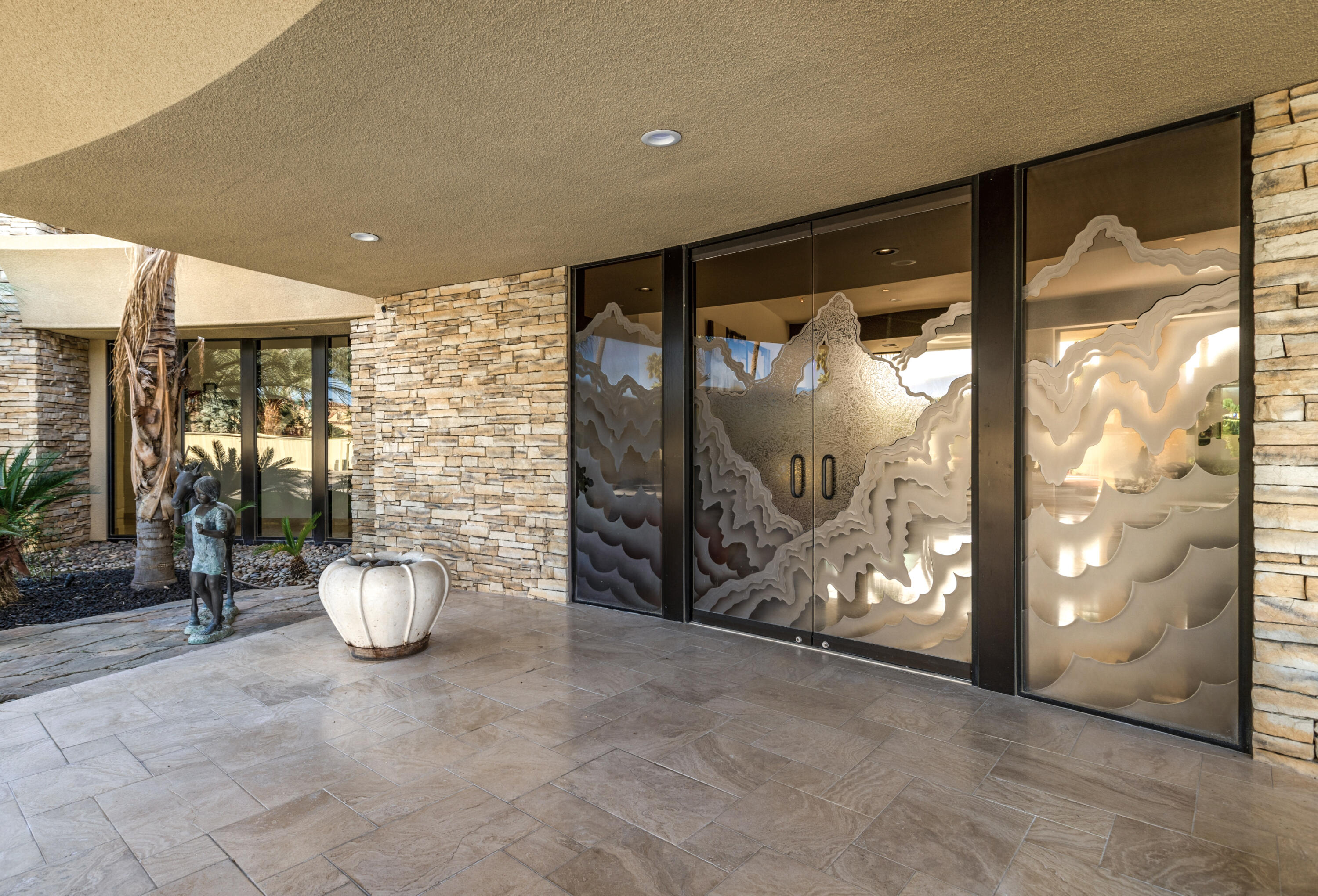 17 Strauss Terrace Rancho Mirage, CA 92270 - Photo 9 of 74 09