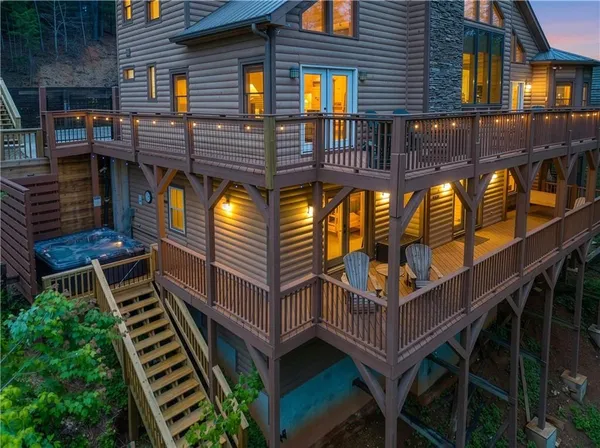 $799,900 | 236 Rosen Strasse, Helen, GA 30545