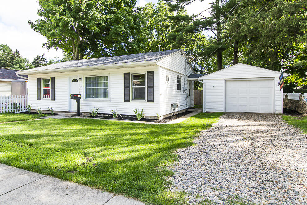 104 North Williams Street Decatur, MI 49045 - Photo 1 of 25 RN5_0565 (3)