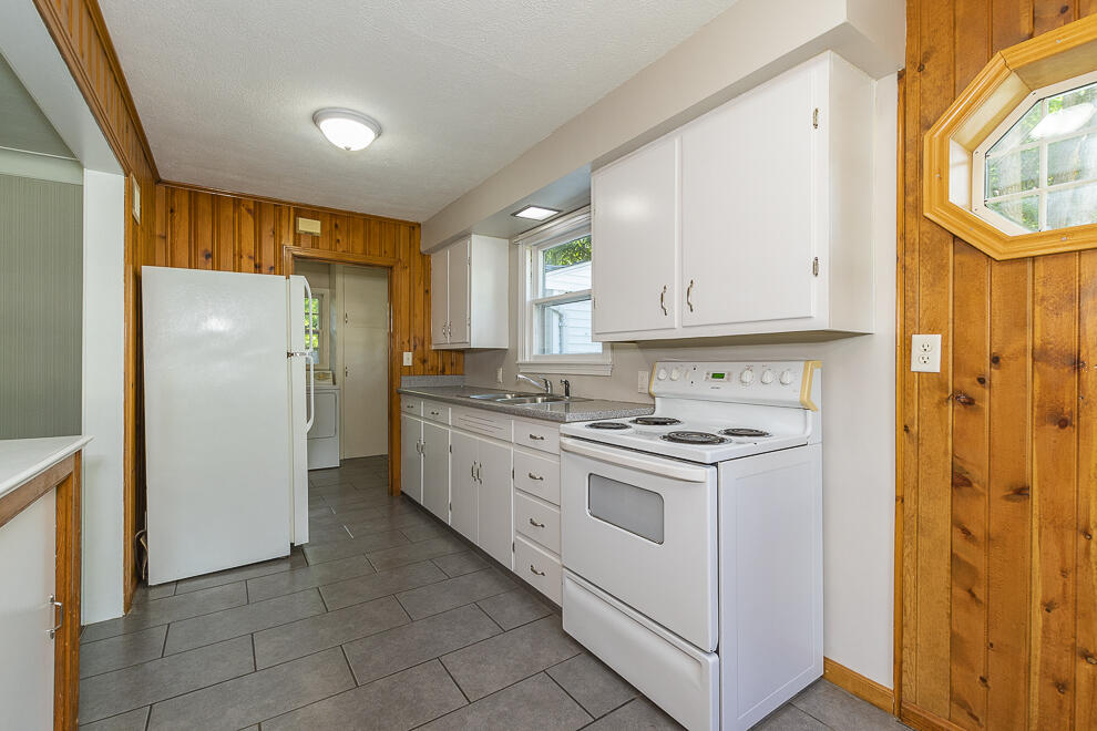 104 North Williams Street Decatur, MI 49045 - Photo 4 of 25 RN5_0574