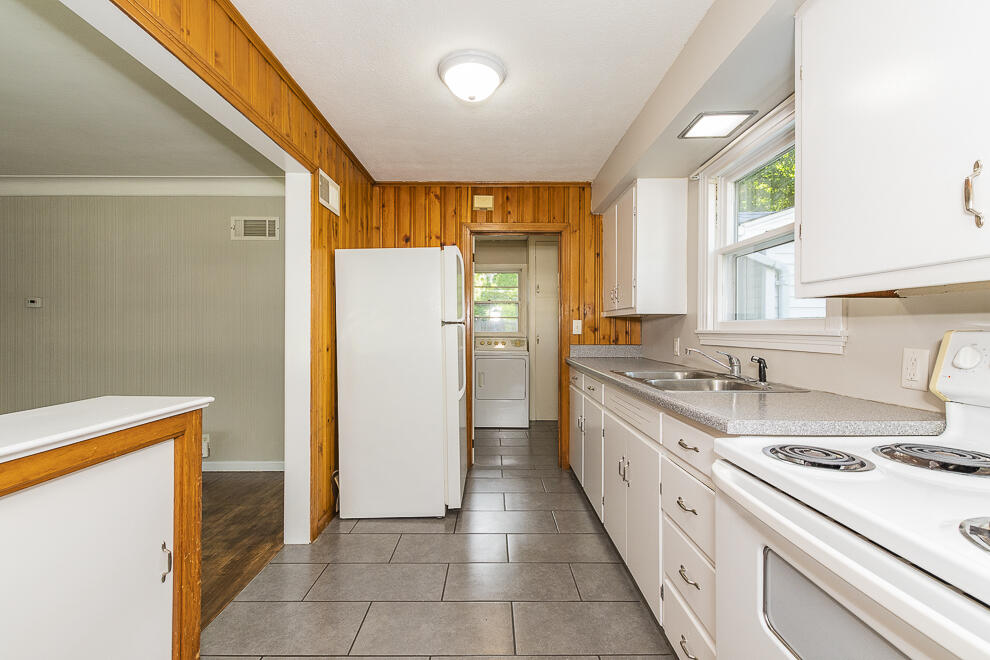 104 North Williams Street Decatur, MI 49045 - Photo 6 of 25 RN5_0576