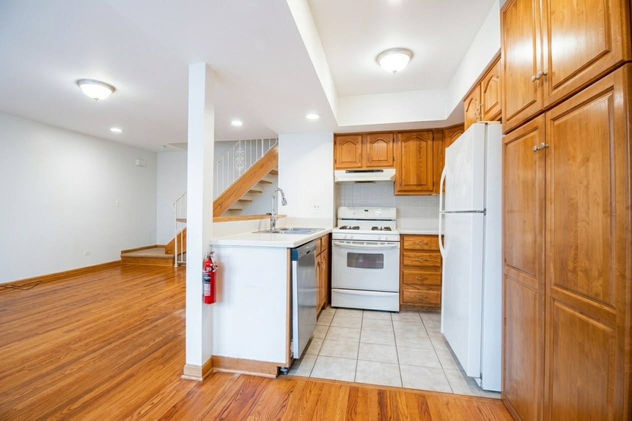 336 Inverrary Lane Deerfield, IL 60015 - Photo 4 of 18 Gallery Image 4
