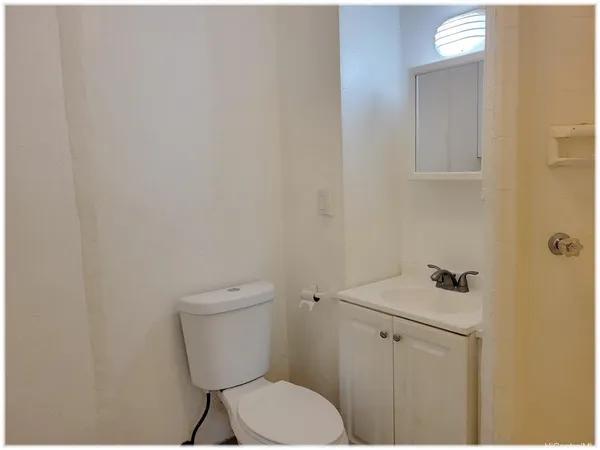 $1,700 | 1946 Ala Moana Boulevard, Unit 319, Honolulu, HI 96815