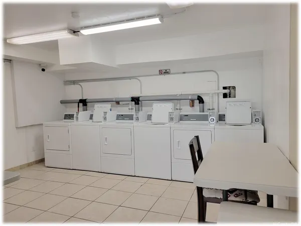 $1,700 | 1946 Ala Moana Boulevard, Unit 319, Honolulu, HI 96815