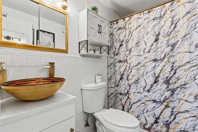 $73,000 | 815 Southwest 10th Terrace, Unit 3V, Hallandale Beach, FL 33009