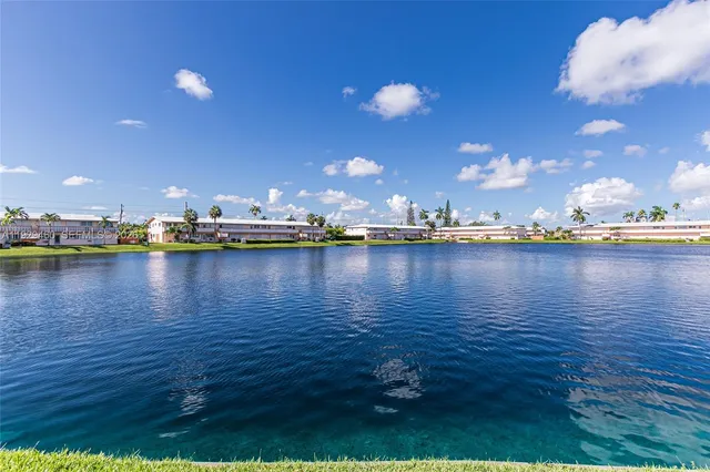 $73,000 | 815 Southwest 10th Terrace, Unit 3V, Hallandale Beach, FL 33009
