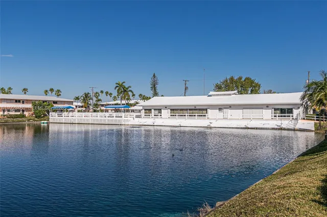 $73,000 | 815 Southwest 10th Terrace, Unit 3V, Hallandale Beach, FL 33009