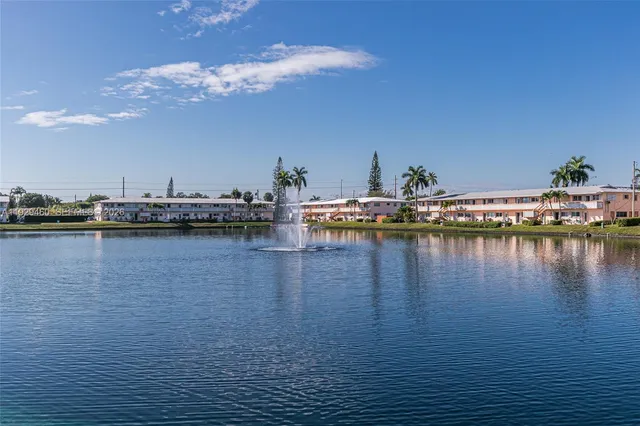 $73,000 | 815 Southwest 10th Terrace, Unit 3V, Hallandale Beach, FL 33009