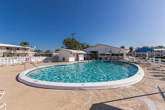 $73,000 | 815 Southwest 10th Terrace, Unit 3V, Hallandale Beach, FL 33009