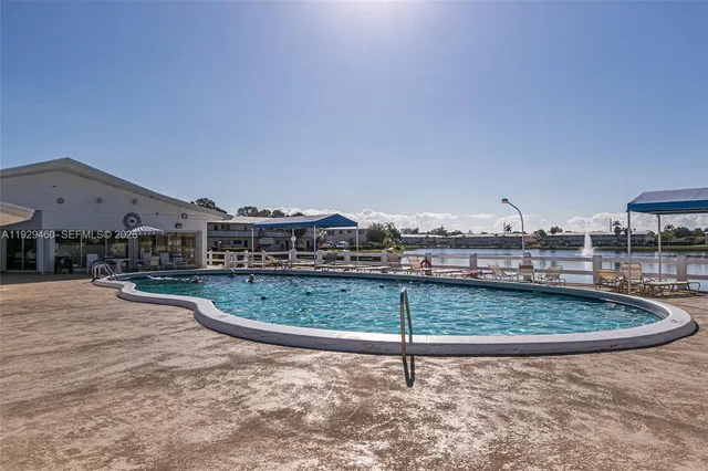 $73,000 | 815 Southwest 10th Terrace, Unit 3V, Hallandale Beach, FL 33009