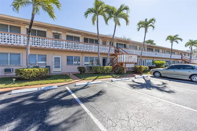 $73,000 | 815 Southwest 10th Terrace, Unit 3V, Hallandale Beach, FL 33009
