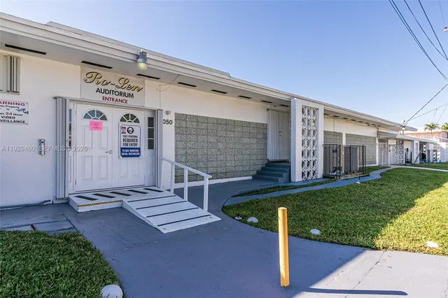 $73,000 | 815 Southwest 10th Terrace, Unit 3V, Hallandale Beach, FL 33009