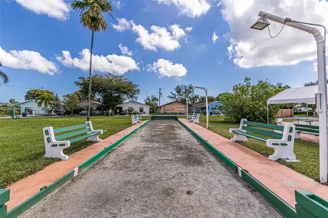 $73,000 | 815 Southwest 10th Terrace, Unit 3V, Hallandale Beach, FL 33009