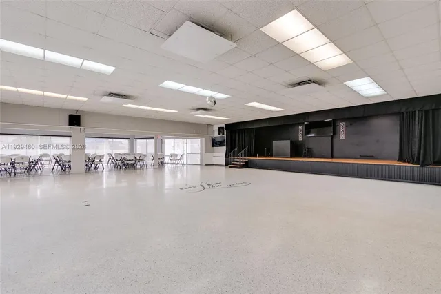 $73,000 | 815 Southwest 10th Terrace, Unit 3V, Hallandale Beach, FL 33009