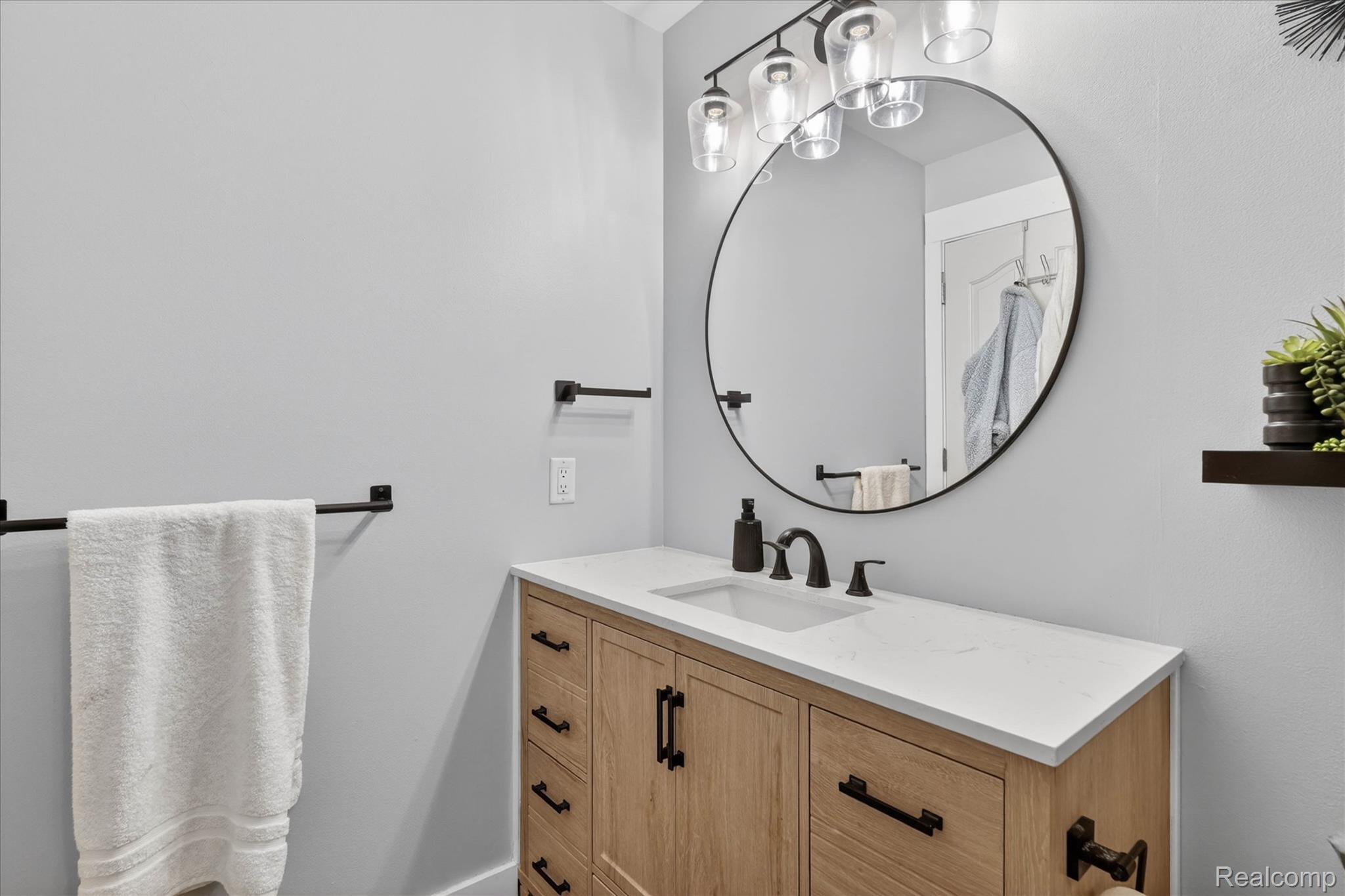 9074 Ridgefield Drive Brighton, MI 48114 - Photo 44 of 75 Bathroom featuring vanity