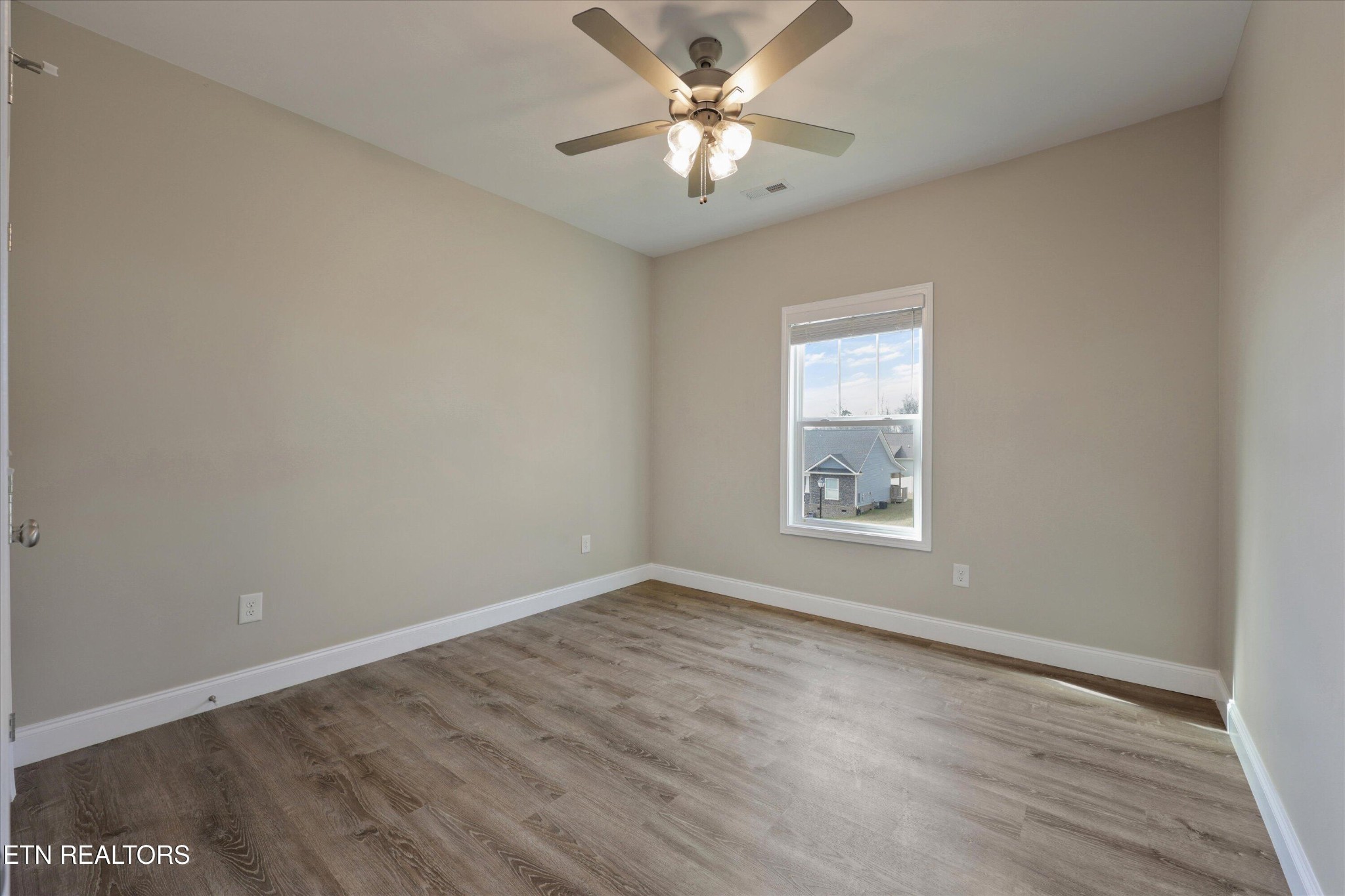 208 Daniel Morris Point Clinton, TN 37716 - Photo 14 of 32 Gallery Image 14